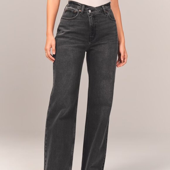 Abercrombie and Fitch High Rise 90s Relaxed Jean - Picture 1 of 11